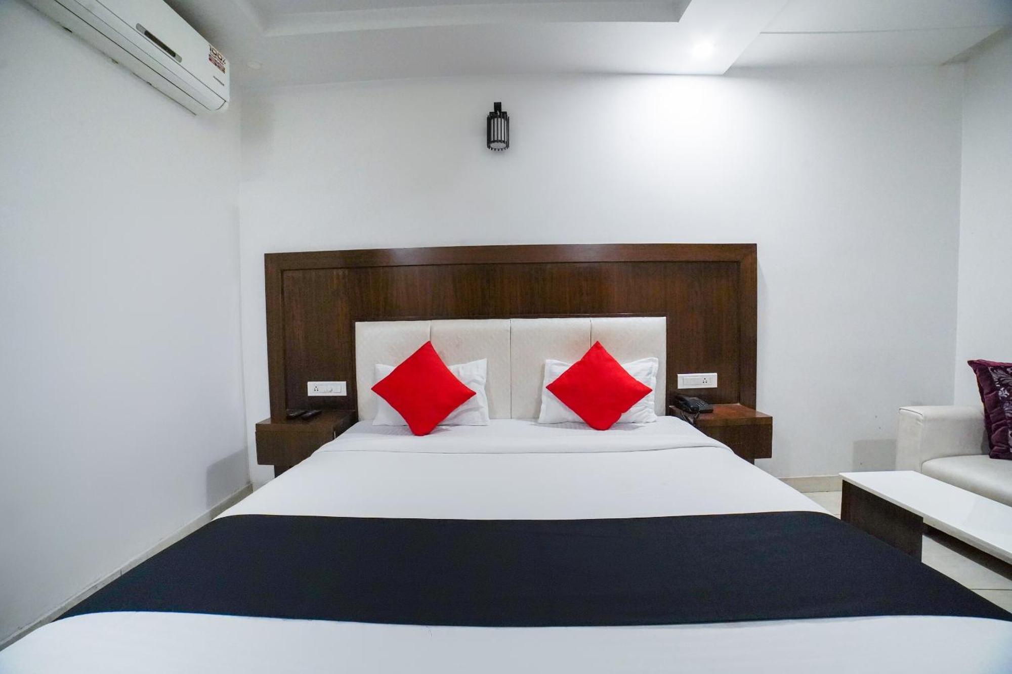 Hotel Collection O Prem Ratna Dehradun Exterior foto