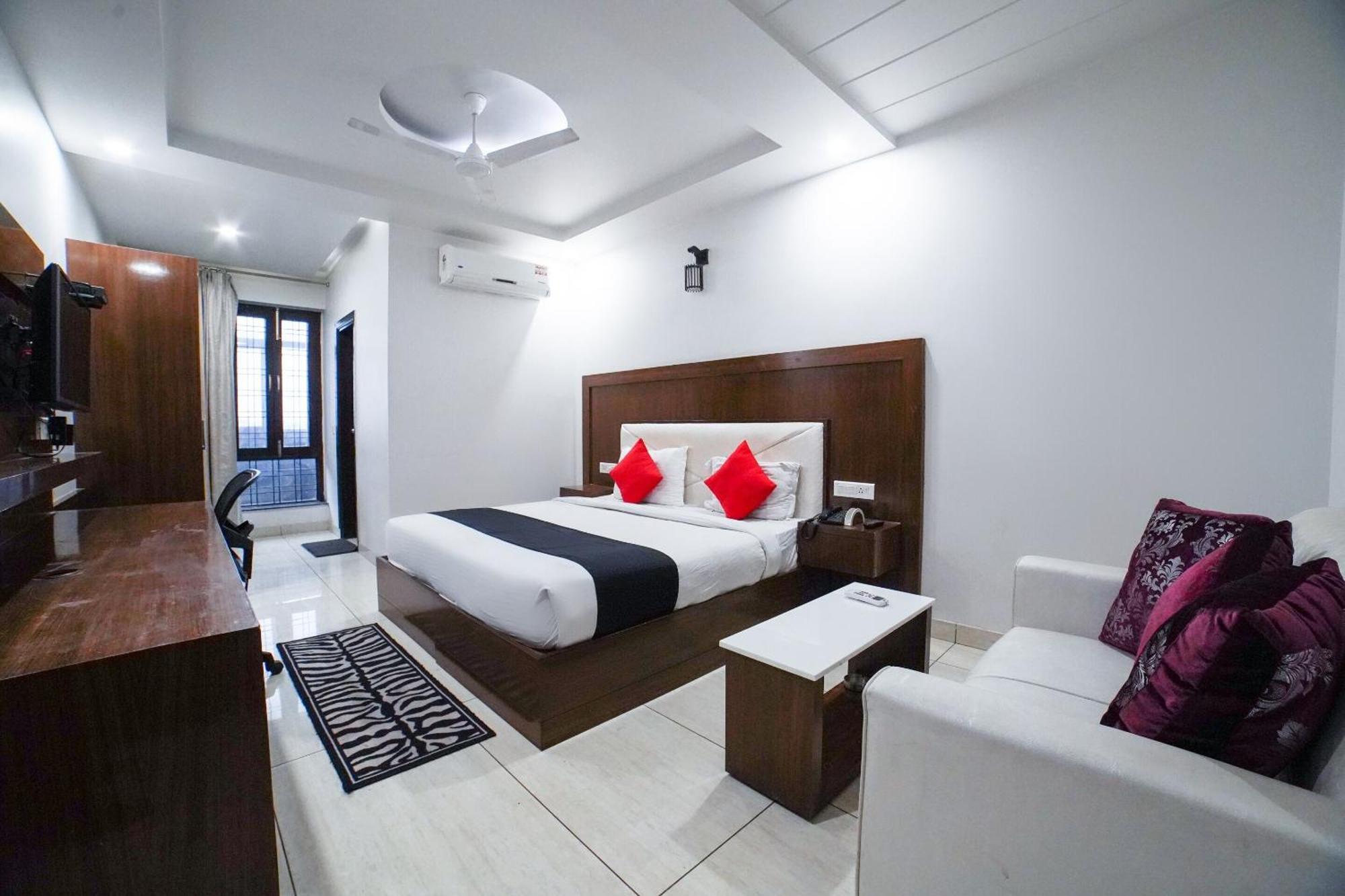 Hotel Collection O Prem Ratna Dehradun Exterior foto