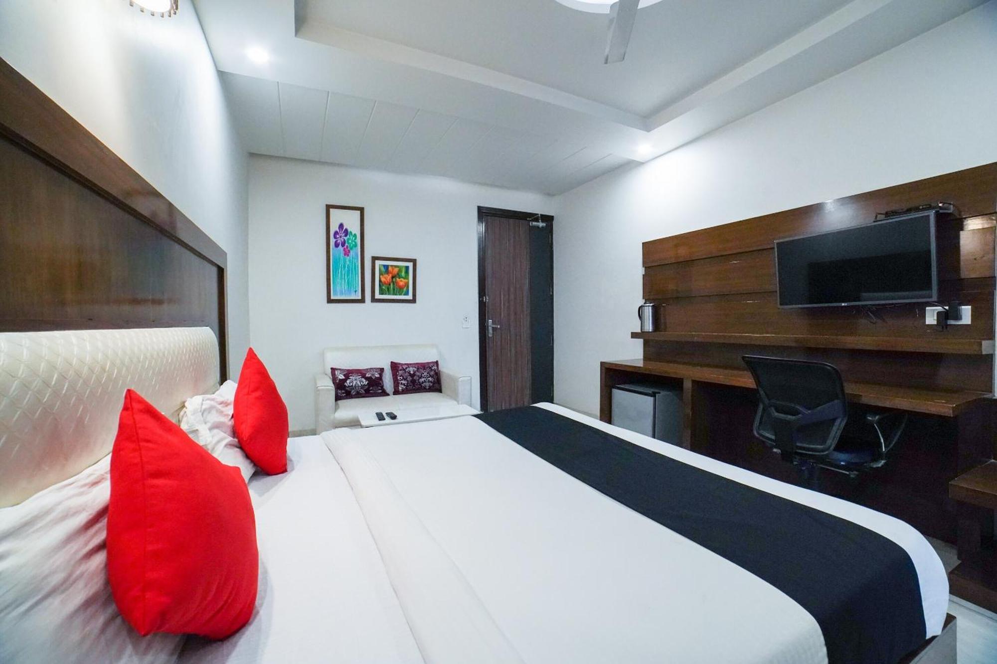 Hotel Collection O Prem Ratna Dehradun Exterior foto