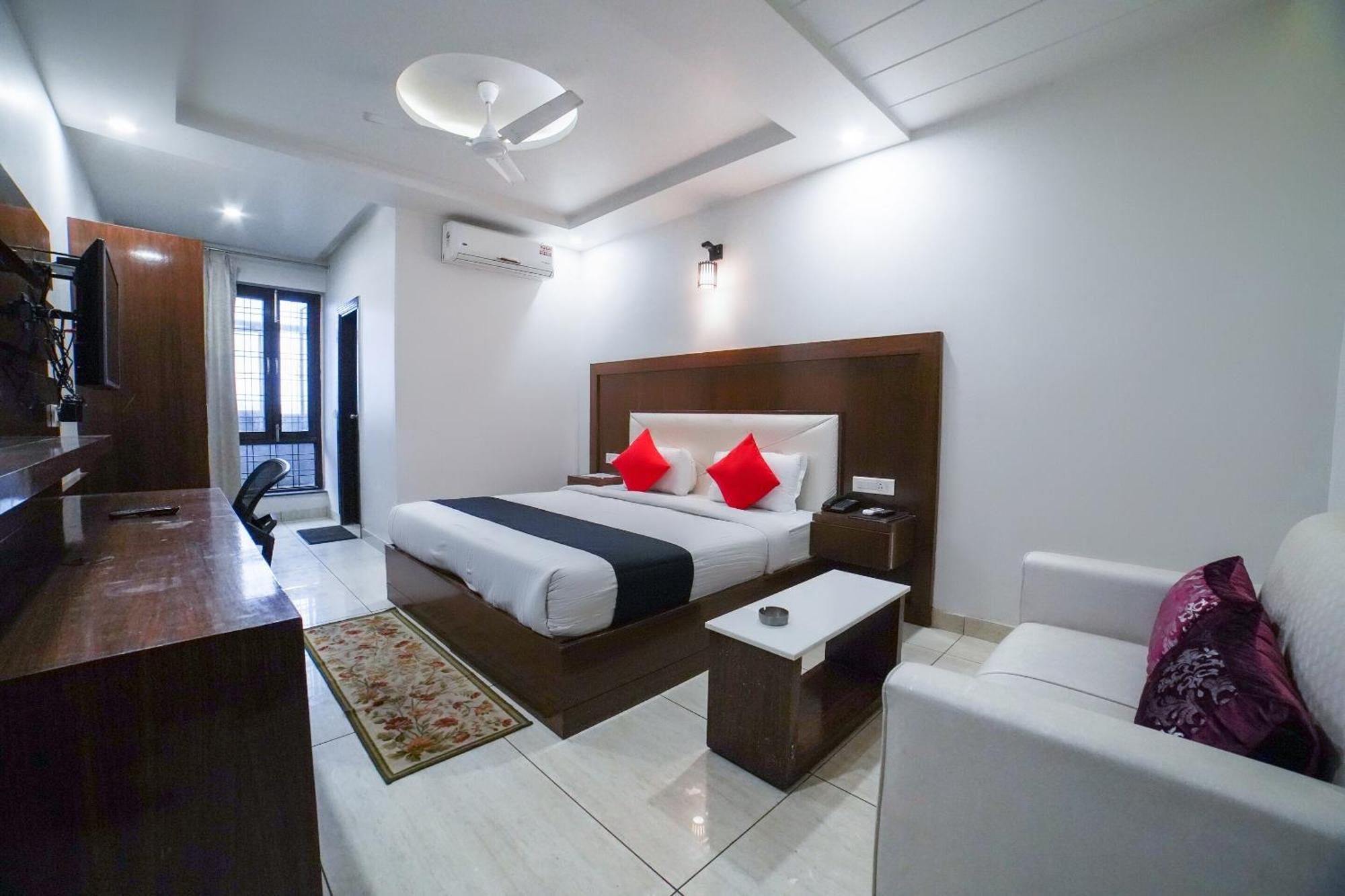 Hotel Collection O Prem Ratna Dehradun Exterior foto