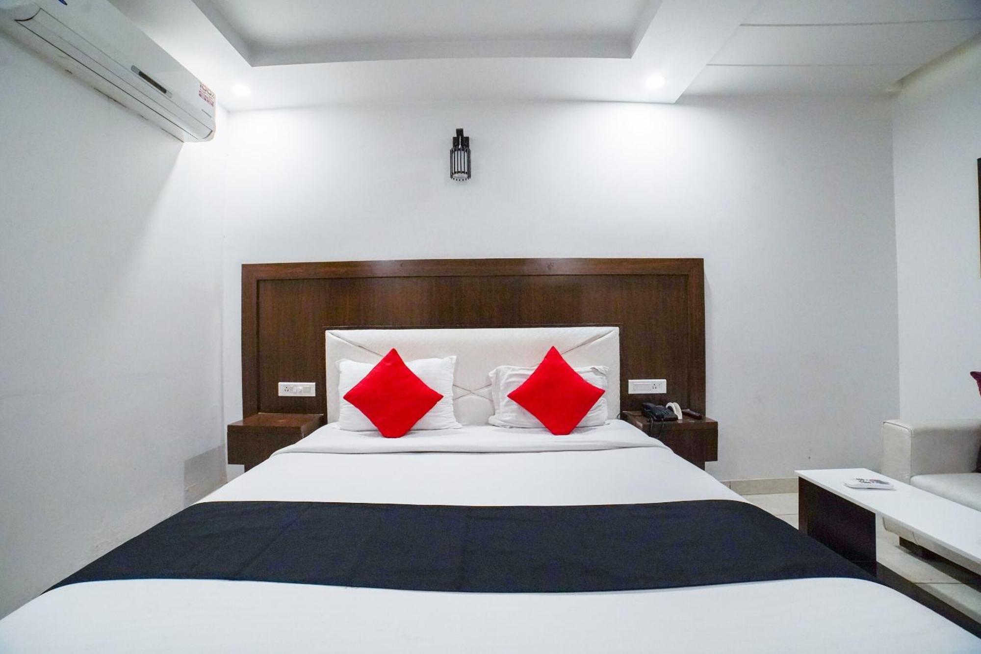 Hotel Collection O Prem Ratna Dehradun Exterior foto