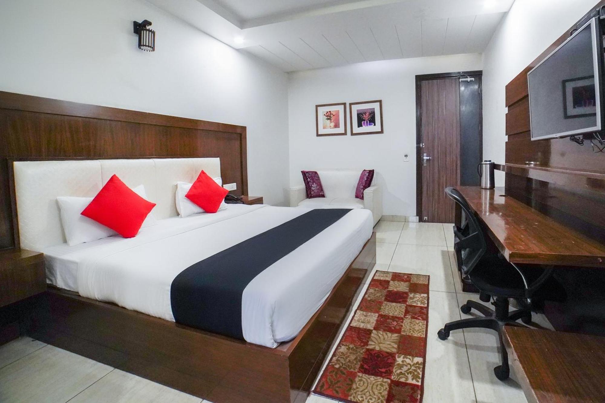 Hotel Collection O Prem Ratna Dehradun Exterior foto