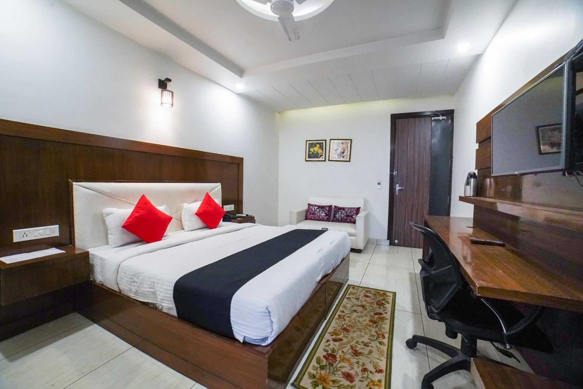 Hotel Collection O Prem Ratna Dehradun Exterior foto